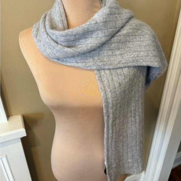 Charter Club 100% Cashmere Scarf Light Gray Wide Ribbed Unisex Quiet Luxury Warm - Picture 1 of 9